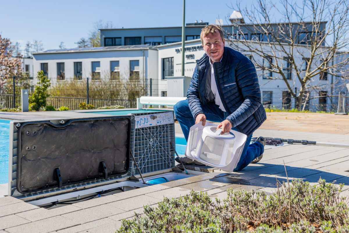 Jürgen Schwegmann hat nicht nur selbst einen Desjoyaux Pool im Garten, sondern er hat auch schon etliche Pools für seine Kunden geplant und gebaut. Wer also könnte das Desjoyaux Filtersystem besser erklären als er.